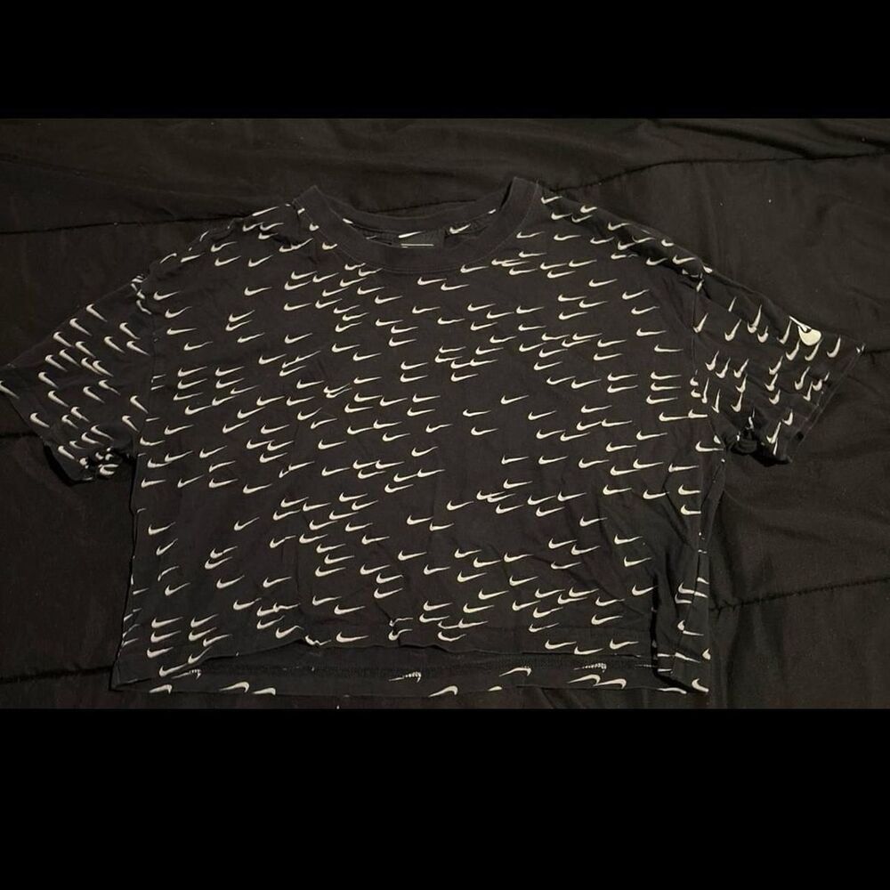 Nike Women's Black and Navy T-shirt